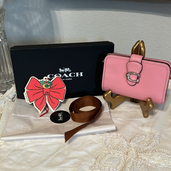 Authentic Coach Leather Pink Tabby Medium Wallet - Picture 2 of 12